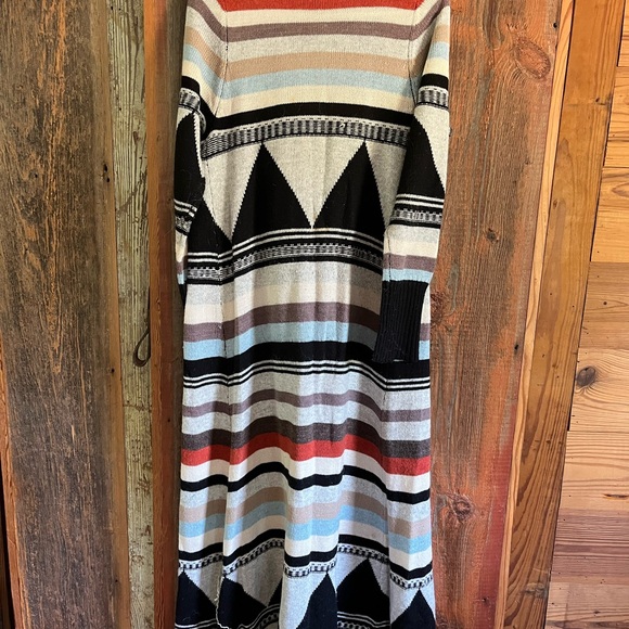 Monroe and Main Striped Cardigan - Picture 2 of 5